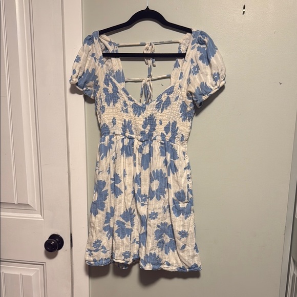 American Eagle Outfitters Blue and White Smocked Top mini dress - puff sleeve -M - Picture 1 of 6